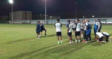 محمد صلاح يقود التدريب الأول لمنتخب السويس.. صور