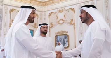 محمد بن زايد يستقبل أفضل خمسة مراكز حكومية تقدم خدماتها للجمهور..صور
