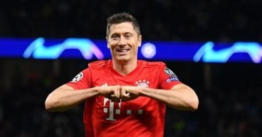 ليفاندوفسكى يقود هجوم بايرن ميونخ ضد اينتراخت فرانكفورت