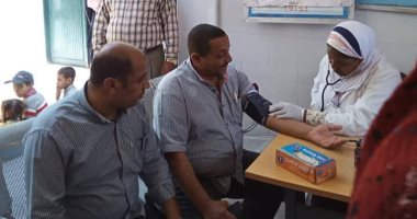 صور.. قافلة طبية وعلاجية بقرية نزلة اسمنت بمركز أبو قرقاص فى المنيا