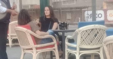 صورة .. زوجه فايلر تحضر مران الأهلي في التتش