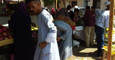 أهالى الأقصر يواصلون الإقبال على السلع المخفضة واللحم البلدى بـ85 جنيها