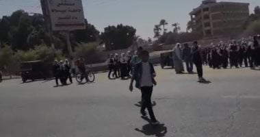 أهالى "قرية أم القصور" يطالبون بإنشاء مطب صناعى أمام مجمع المدارس بأسيوط