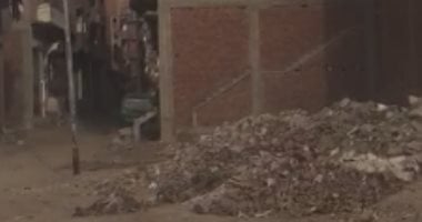 شكوى من تراكم القمامة بجوار مزلقان العبد بشبين الكوم