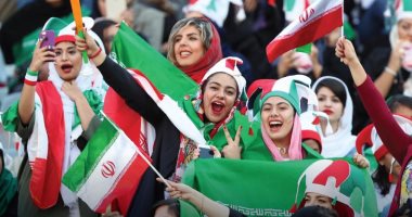 جميلات إيران يقتحمن ملاعب كرة القدم لأول مرة منذ 40 عاما