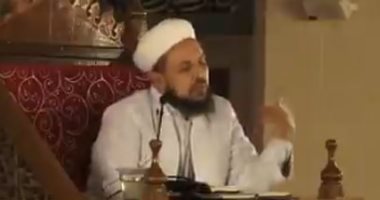 فيديو.. رجل دين مقرب من أردوغان يحرض الجنود الأتراك ضد السوريين: اقتلوا الأكراد