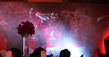 صور .. احتفال مؤمن زكريا يزين كرنفال الأهلى بـ"درع الدورى" 