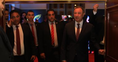 صور .. وصول الخطيب وفايلر ولاعبي الأهلي لاحتفالية "درع الدورى"