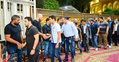 أحمد السعدنى يشارك فى عزاء الراحل طلعت زكريا ومحمد إمام يودع صديق والده