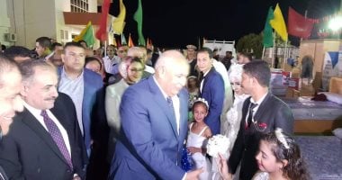 محافظ الوادى الجديد يشهد احتفالية الزفاف الجماعى لـ26 عريس وعروسة