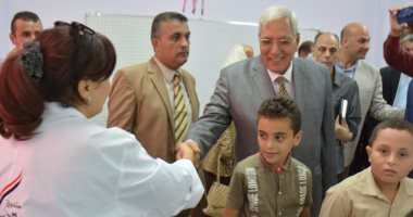 صور .. محافظ الدقهلية يتفقد مبادرة نور حياة بمدارس منية النصر  