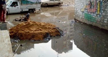 صور.. شكاوى من انتشار مياه الصرف الصحى بالعزب البيضاء بالمرج الجديدة 