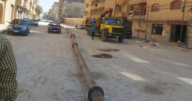 صور.. تركيب بدالة "أبوتلات" لتصريف المياه الجوفية بالعجمى غرب الإسكندرية