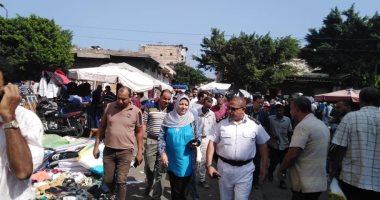 صور.. إزالة إشغالات سوق الجمعة و شارع البورصة غرب الإسكندرية