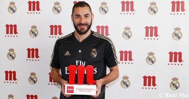 كريم بنزيما يحتفظ بجائزة "لاعب الشهر" فى ريال مدريد