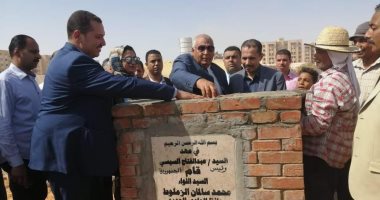 محافظ الوادى الجديد يضع حجر أساس مستشفى الداخله الجديده بتكلفة نصف مليار جنيه 