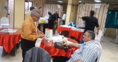 صور.. توافد الأطباء فى المحافظات للتصويت بانتخابات التجديد النصفى للنقابة