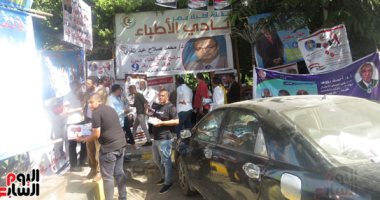صور .. اقبال كثيف فى انتخابات التجديد النصفى للأطباء بالجيزة 