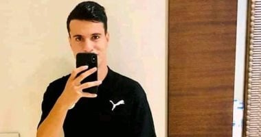 صورة.. فرج عامر يساند فوزى الحناوى عقب الإصابة 