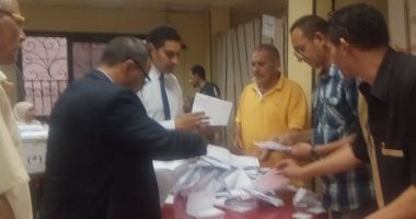مؤشرات أولية بانتخابات الأطباء.. منافسة بين حسين خيرى وأسامة عبد الحى