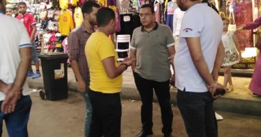 صور.. رئيس حى وسط الإسكندرية يقود حملة مسائية مكبرة لإزالة إشغالات الطريق