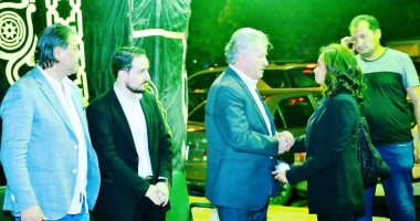 هند صبرى وعائشة بن أحمد وسوزان نجم الدين فى عزاء المخرج شوقى الماجرى