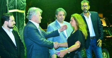 ليلى علوى وكندة علوش يقدمان واجب العزاء فى المخرج شوقى الماجرى