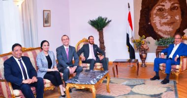 صور.. جامعة مصر للعلوم والتكنولوجيا تؤهل طلابها لسوق العمل داخل بريطانيا