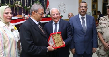 صور.. محافظ بورسعيد يشهد احتفالية تكريم أبطال حرب 6 أكتوبر 