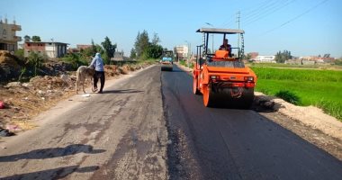 صور ..محافظ البحيرة يوجه برفع كفاءة الطرق الفرعية