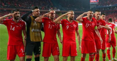 تركيا فى مرمى نيران الاتحاد الأوروبى.. "اليويفا" يفتح تحقيقاً بعد تحية اللاعبين لـ جيش أردوغان.. العقوبات تنتظر منتخب الأتراك بسبب مخالفة اللوائح.. و"ديكتاتورية الشرطة" ضد جماهير مونشنجلادباخ تثير غضب الألمان
