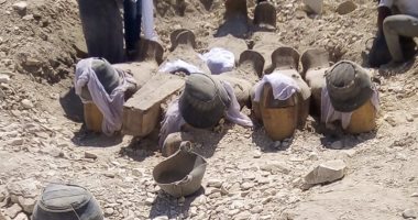 خبيئة العساسيف .. عمال الحفائر بالبعثة المصرية بالأقصر يعثرون على توابيت فرعونية