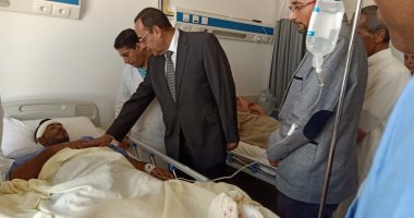 صور.. محافظ شمال سيناء يزور مصابى مدينة بئر العبد ويقدم العزاء فى الشهداء