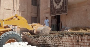 حملة لإزالة المبانى المخالفة بعمارات حى الزهور ومحدودى الدخل بمرسى مطروح