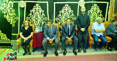 نقاد وكتاب يشاركون فى عزاء الناقد والمترجم الكبير إبراهيم فتحى بـ عمر مكرم