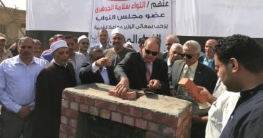 صور.. محافظ الغربية يضع حجر أساس مدرسة دهتورة الثانوية 