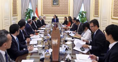 مدبولى يبحث مع رئيس شركة "تويوتا"خطوات إحلال ميكروباصات الغاز بديل السولار