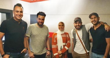 هلا رشدي تغنى "واحدة من الجيل الجديد" أمام الرئيس بندوة القوات المسلحة التثقيفية