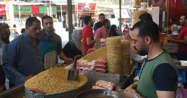 صور.. انتعاش سوق الحمص والحلاوة فى مولد السيد البدوى بطنطا