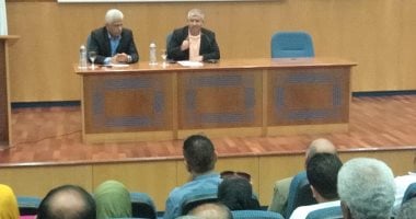 رئيس ميناء الإسكندرية يطالب مراقبى الساحات بضبط المخالفات