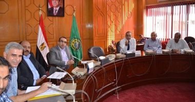 نائب محافظ الإسماعيلية يستعرض الموقف التنفيذى لمشروع الصرف الصحى بأبوصوير