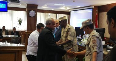 محافظ الجيزة يكرم أسر شهداء ومصابى القوات المسلحة