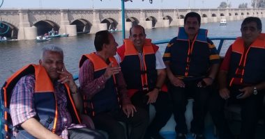 الرى تنظم حملة لتنظيف مجرى نهر النيل بالقناطر الخيرية.. صور