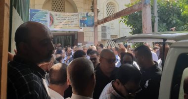 العامرى وشوبير ونجوم الرياضة فى جنازة والدة علاء عبد الصادق.. فيديو وصور