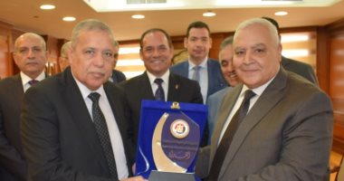 صور.. رئيس النيابة الإدارية يستقبل رئيس الهيئة الوطنية للانتخابات