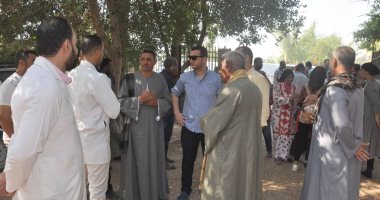 صور.. محافظ أسيوط: رصد احتياجات قرية عرب الكلابات لتطويرها ضمن "الأكثر احتياجا"