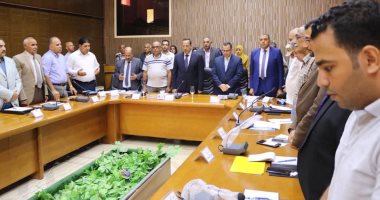 "تنفيذى شمال سيناء" يستهل جلسته بالوقوف دقيقة حداد على أرواح الشهداء