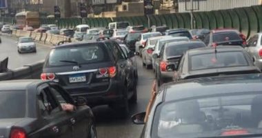 كثافات مرورية أعلى كوبرى 6 أكتوبر بسبب زيادة الأحمال 