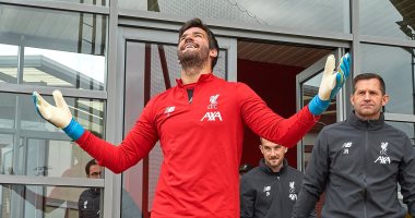 أليسون يشارك فى مران ليفربول استعدادا لكلاسيكو مانشستر يونايتد