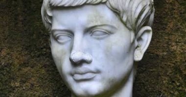 فيرجيل الرومانى.. ابن فلاح يكتب الإنياذة 12 كتابا فى 11 سنة  